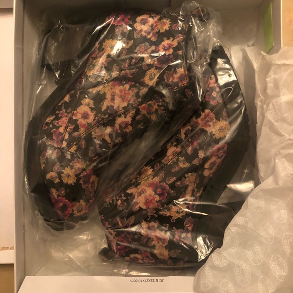 Brand new in box, Steve Madden floral lace up boots - Picture 3 of 7